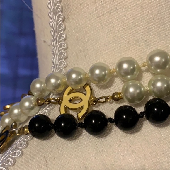 Chanel Pearl CC Beaded Long Necklace Blk & white - Picture 8 of 8
